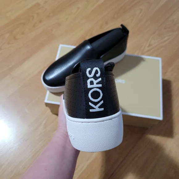 Teddi Slip On - Picture 3 of 6